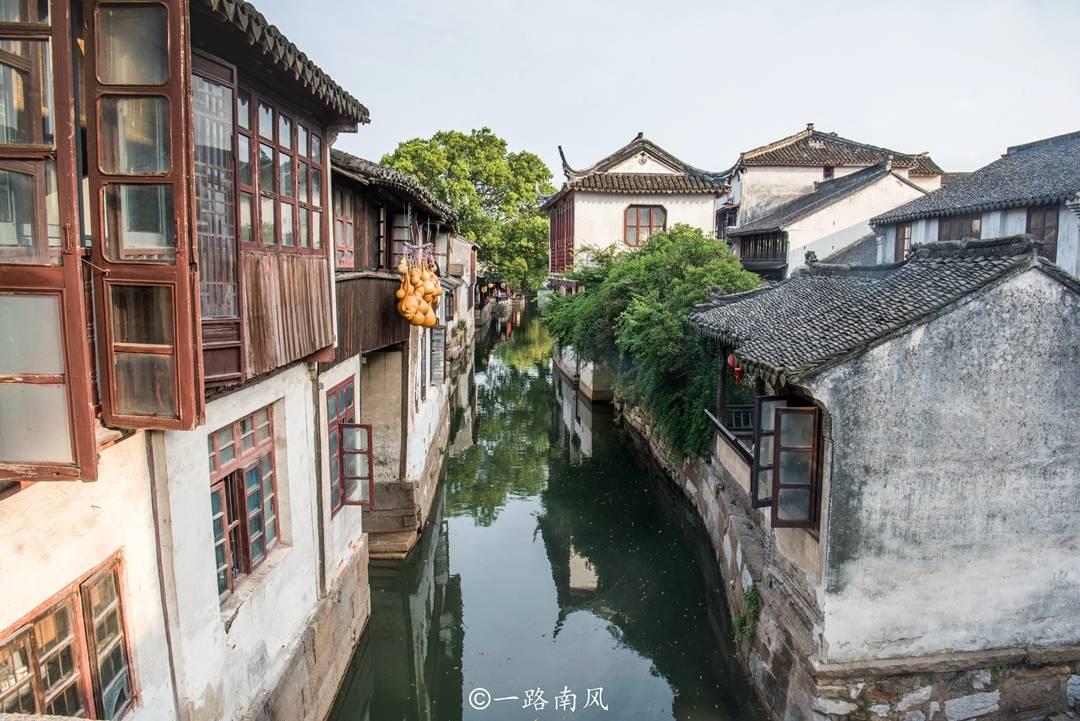 纳斯达克指数ETF早盘大涨逾8%，溢价超16%